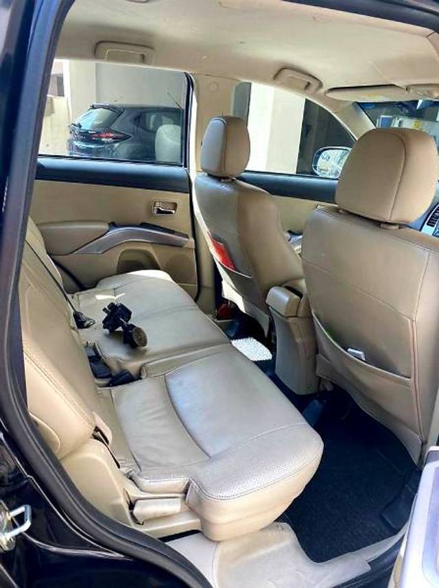 https://images10.gaadi.com/usedgaadi-sellcar/UsedCar/7628f6b3-a937-4806-a7f5-1b63fccd604e/9043e485-3b30-4a03-8c9c-0411ab13661e.jpg?imwidth=6401