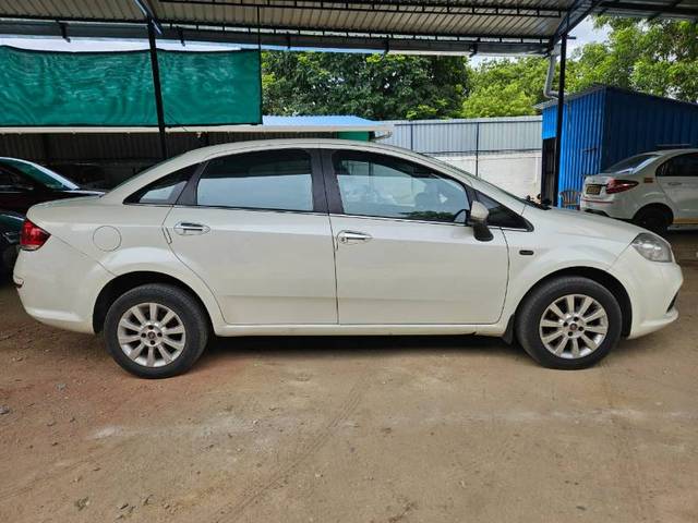 https://images10.gaadi.com/usedgaadi-sellcar/UsedCar/7681c908-2c75-46b4-9e25-2e43e52ecae9/5052d553-8d85-4e6d-983b-b2934162ae64.jpg?imwidth=6401