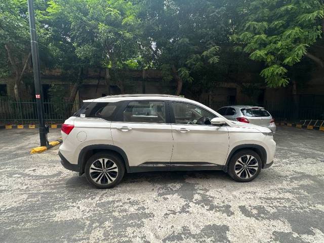 https://images10.gaadi.com/usedgaadi-sellcar/UsedCar/768738a0-329d-46ff-9ce0-6259d46333d3/ca1cd8ba-bf3d-4f50-8085-2b9b29b59884.jpg?imwidth=6400