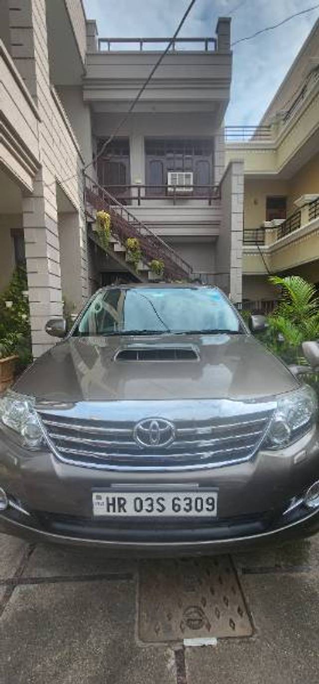 https://images10.gaadi.com/usedgaadi-sellcar/UsedCar/76b77a41-caa3-4660-9c32-fd1b6a80e4cc/89b23594-711c-4f80-8cf1-763c7ac2a9fb.jpg?imwidth=6400