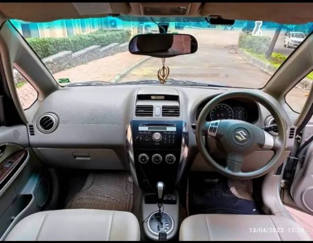 https://images10.gaadi.com/usedgaadi-sellcar/UsedCar/76cd564d-1d9b-4899-b337-d63c33ec026e/00c0752f-b9ef-4968-ba85-d82f0d185839.jpg?imwidth=6402