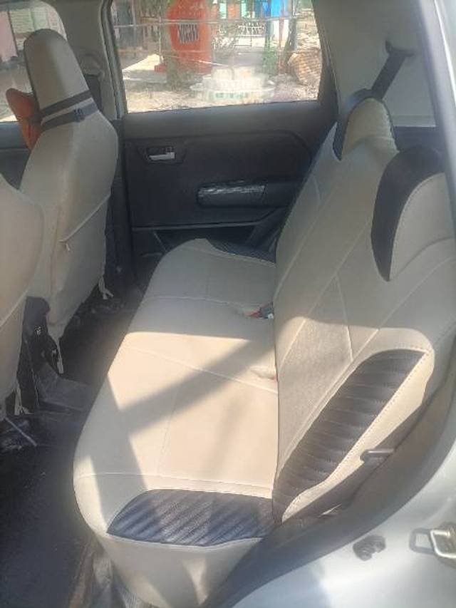 https://images10.gaadi.com/usedgaadi-sellcar/UsedCar/76ee757b-7a5a-4a76-80b6-2c18db643ae7/d6bcb784-602c-4dd7-99a9-969ab66e611a.jpg?imwidth=6402