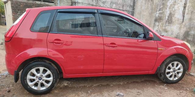 https://images10.gaadi.com/usedgaadi-sellcar/UsedCar/77046adf-93ef-430f-af67-efa0ff3ef724/82ffa0fd-d17e-4356-9051-e61cf67931ee.jpg?imwidth=6400