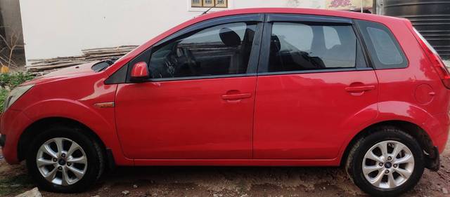 https://images10.gaadi.com/usedgaadi-sellcar/UsedCar/77046adf-93ef-430f-af67-efa0ff3ef724/cb835763-aec2-426f-a477-e368de4b2351.jpg?imwidth=6401