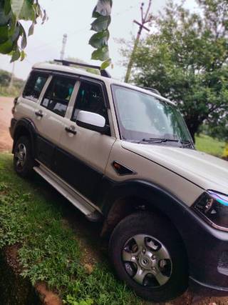 Mahindra Scorpio 2014-2022 Mahindra Scorpio S2 7 Seater