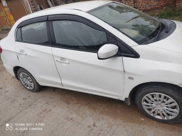 https://images10.gaadi.com/usedgaadi-sellcar/UsedCar/7730552d-cc4d-48e0-bb34-d65644ac17d9/0b8cd7a2-b126-421b-ac1d-690be0ca53a0.jpg?imwidth=6402