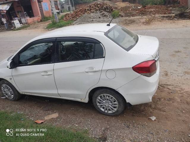 https://images10.gaadi.com/usedgaadi-sellcar/UsedCar/7730552d-cc4d-48e0-bb34-d65644ac17d9/be6ded1a-45e9-4fdf-91b4-812bfb5d9804.jpg?imwidth=6401
