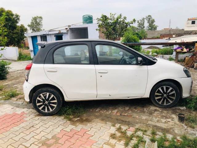 https://images10.gaadi.com/usedgaadi-sellcar/UsedCar/77785d5f-3735-495d-a378-8e6480b7c26e/7d7e3c9d-362d-4869-9d46-27464aa5192b.jpg?imwidth=6401
