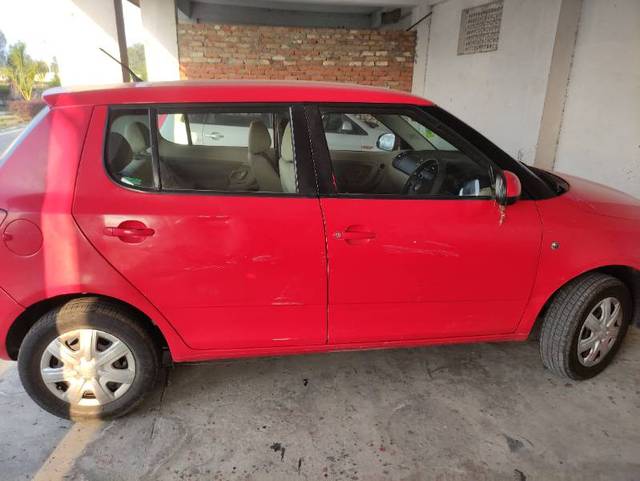 https://images10.gaadi.com/usedgaadi-sellcar/UsedCar/7799650b-5ac0-45e8-af26-b023da39e074/e9f778ff-4812-4ed1-9b41-1d8c696f74ec.jpg?imwidth=6401