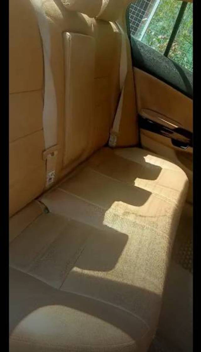 https://images10.gaadi.com/usedgaadi-sellcar/UsedCar/77b2eb50-12f4-4d3a-9e1d-20c6b5cc1a72/553427d7-bff8-442d-ba90-26887d4a7acc.jpg?imwidth=6402