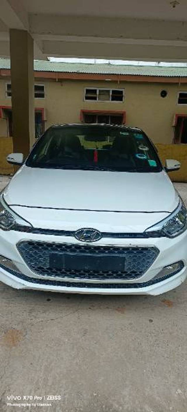 https://images10.gaadi.com/usedgaadi-sellcar/UsedCar/77b559c7-ec84-419f-80b7-1a40b36203fd/0535f866-4f44-4e3a-9c4c-2b1db71727c9.jpg?imwidth=6400