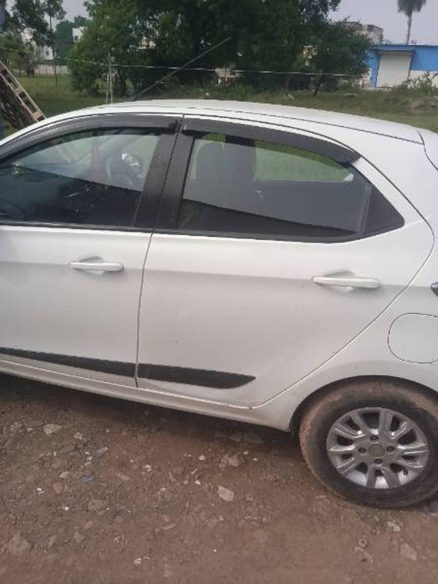 https://images10.gaadi.com/usedgaadi-sellcar/UsedCar/77c73b95-02ee-4aa9-8be4-6745dd0c63f6/41e70023-1dc2-4529-a50a-03d243ad4958.jpg?imwidth=6401