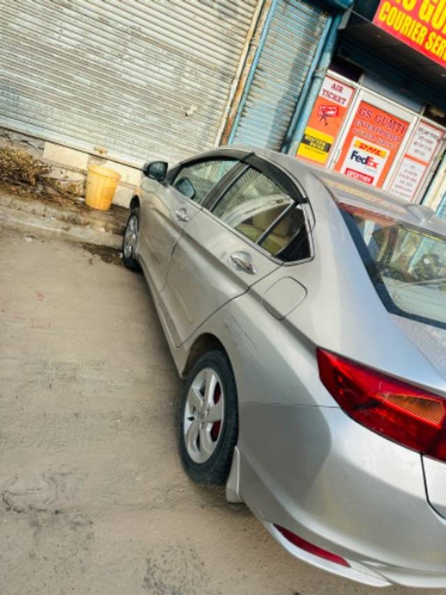 https://images10.gaadi.com/usedgaadi-sellcar/UsedCar/780410b2-51ac-4c80-a7c6-8bf9cca6fb85/4f3fb754-bc01-4b06-a7a8-ecc13eebd760.jpeg?imwidth=6401