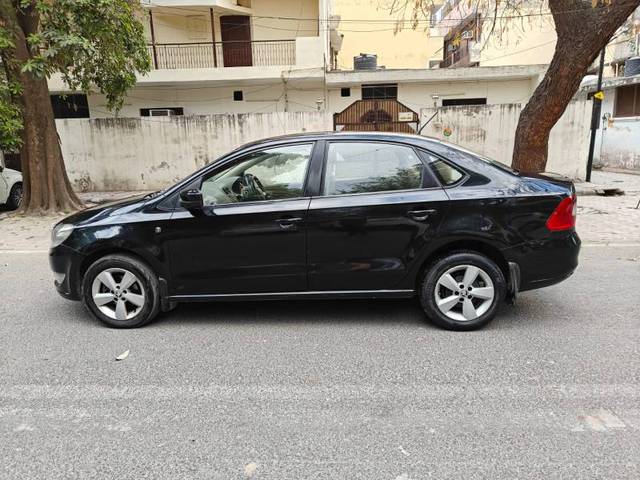 https://images10.gaadi.com/usedgaadi-sellcar/UsedCar/780bac6a-439b-4e08-9879-fcdd4938a176/cdd4bcfe-b5ef-434c-bf2f-16fa9f8c1e49.jpg?imwidth=6402