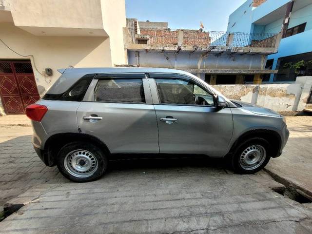 https://images10.gaadi.com/usedgaadi-sellcar/UsedCar/782bc125-f992-4851-ae4b-151224e992ba/7bab9b17-9763-4a0c-a5b9-2773aae94634.jpg?imwidth=6401