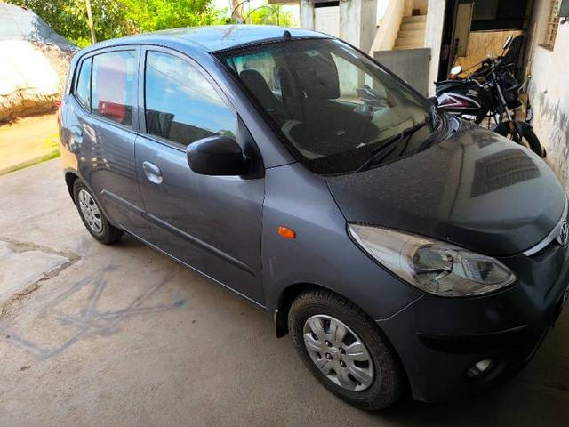 https://images10.gaadi.com/usedgaadi-sellcar/UsedCar/783391fe-47ff-4bf4-b5f1-3a39a6be72b8/5356fad5-2295-487a-b469-5f94a807f73c.jpg?imwidth=6400