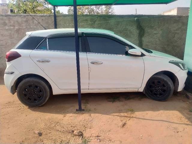 https://images10.gaadi.com/usedgaadi-sellcar/UsedCar/786df57a-28a2-4c17-9888-0657d6940ff3/50dc6260-fe3f-483d-a035-581f4ed2e93f.jpg?imwidth=6402