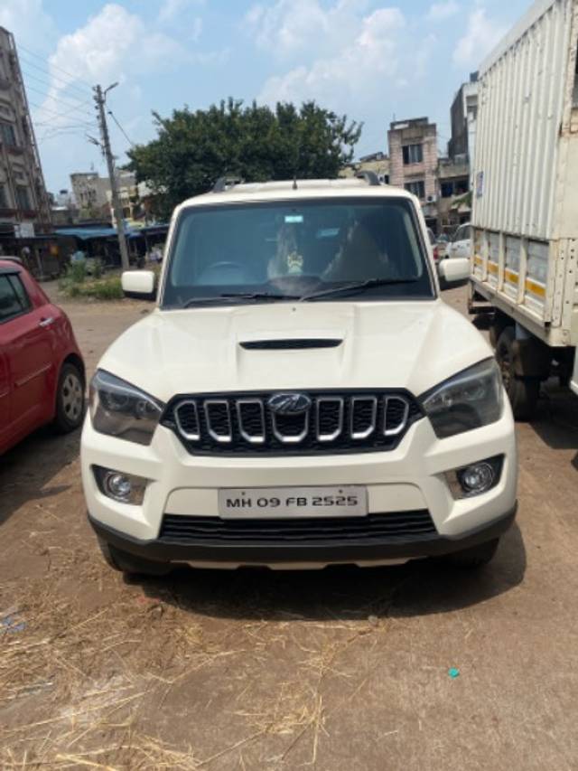 https://images10.gaadi.com/usedgaadi-sellcar/UsedCar/79b79f39-d38a-43a5-99ea-e7b629ac308b/96e09ea1-c403-4a9d-a8d9-e90e552f0881.jpeg?imwidth=6400