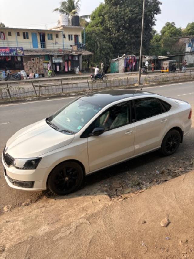 https://images10.gaadi.com/usedgaadi-sellcar/UsedCar/79babb03-08a7-47bd-9772-d36103a4626d/91992bd6-c234-45af-afd0-a6768d46848d.jpg?imwidth=6400