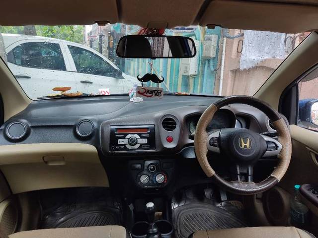 https://images10.gaadi.com/usedgaadi-sellcar/UsedCar/79c6c1f0-0655-4b1a-bcf2-99e6a0f62b27/d6e0aa41-ec48-45d9-97d4-d39d6d5a4b5b.jpg?imwidth=6402