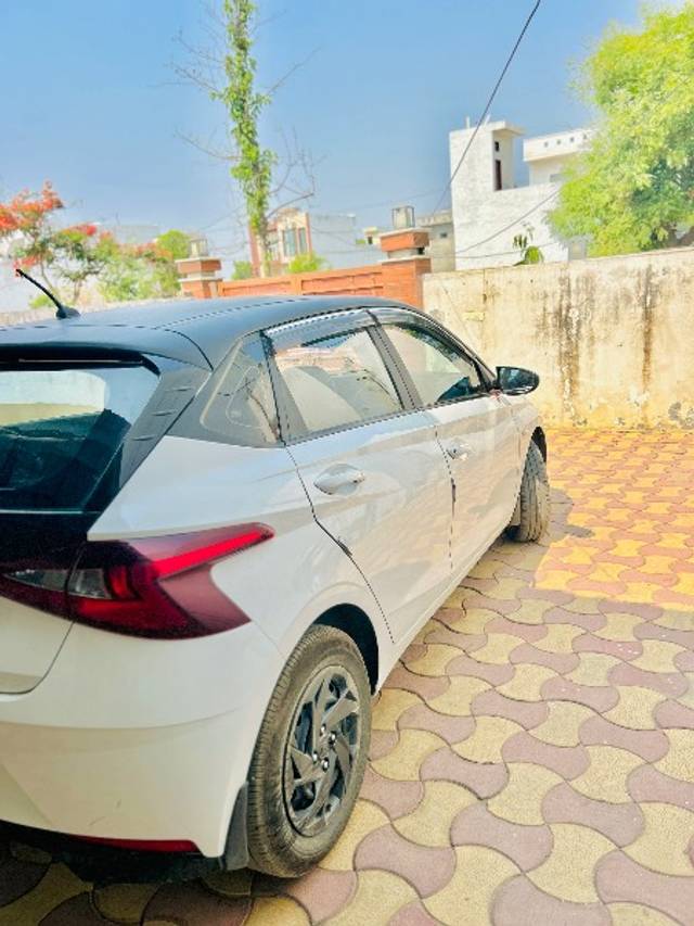 https://images10.gaadi.com/usedgaadi-sellcar/UsedCar/79def072-4220-423e-bfc4-3827e0a23fd9/dbf39771-0ded-4296-97d0-b2ce5d7399cc.jpg?imwidth=6401