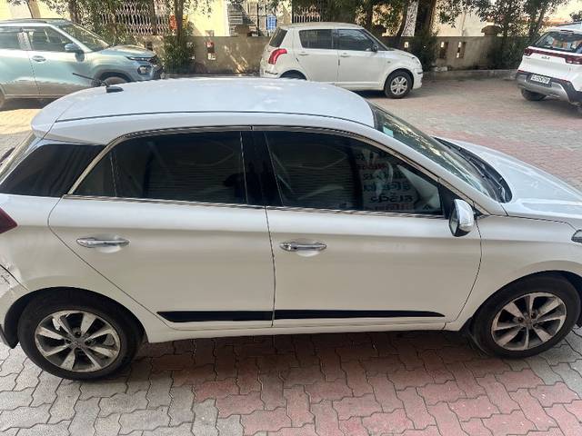 https://images10.gaadi.com/usedgaadi-sellcar/UsedCar/7a2fb173-fe9b-45db-8c43-1a1f66c8fca4/16aae6f5-41f5-47b3-9d75-cdeb764b09e2.jpeg?imwidth=6400