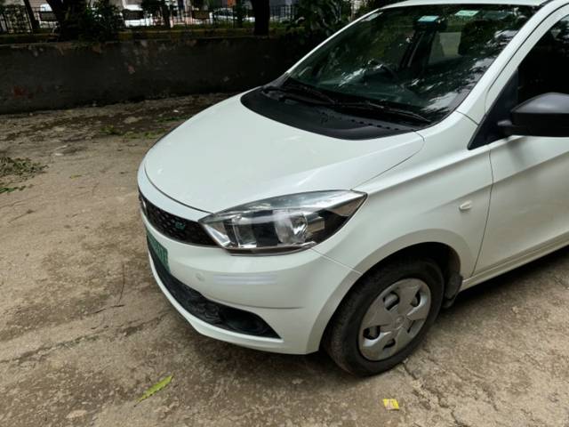 https://images10.gaadi.com/usedgaadi-sellcar/UsedCar/7a3b2a28-e853-41df-84a6-8dbd2f53b933/64c125f9-1cec-4ca3-9607-af9f668bdfe7.jpg?imwidth=6400