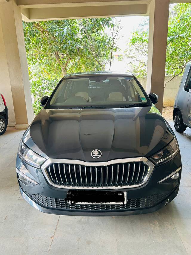 https://images10.gaadi.com/usedgaadi-sellcar/UsedCar/7a5f19df-ed96-4edb-9329-384f9c126f57/11901766-84c4-4557-89fc-2f7f858deb1a.jpeg?imwidth=6400