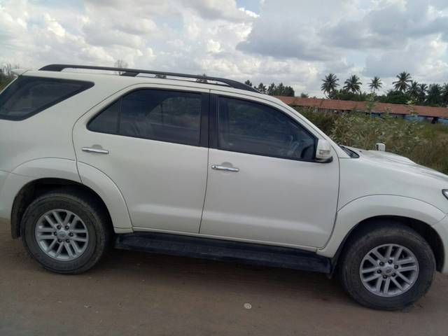 https://images10.gaadi.com/usedgaadi-sellcar/UsedCar/7aa069e1-4d2f-45dd-8ff2-596ba2003f72/33cfa627-4637-4359-b91a-d5025be2ac6f.jpg?imwidth=6401