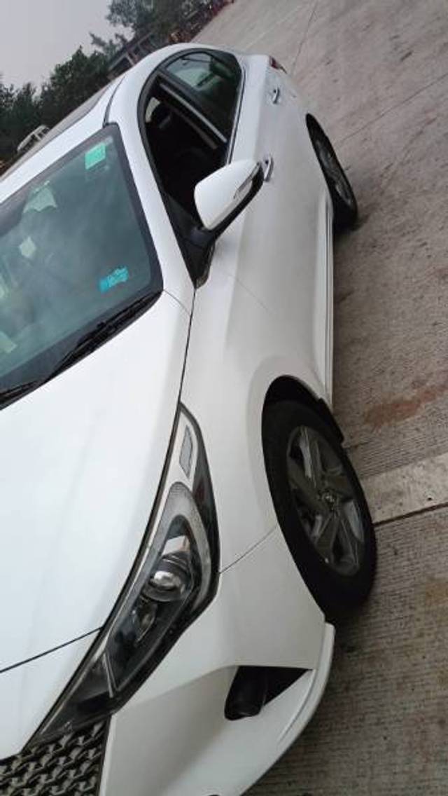 https://images10.gaadi.com/usedgaadi-sellcar/UsedCar/7ae67ff5-8e64-4da6-8cd4-98300c6acd60/c69f433d-4a32-4702-9e1d-3e2245d2547b.jpg?imwidth=6402