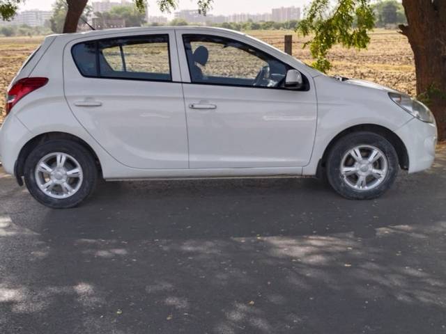 https://images10.gaadi.com/usedgaadi-sellcar/UsedCar/7b3ebf50-6773-4a3f-9f1d-b23ec9b5fcdf/9c0d868c-8123-4181-9824-b939f0954766.jpeg?imwidth=6400