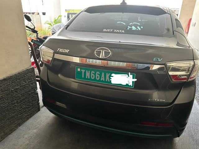 https://images10.gaadi.com/usedgaadi-sellcar/UsedCar/7b9e41db-8d72-429f-80aa-ee0ae3f61590/264215aa-d065-4c26-b503-6ef690f01ef9.jpeg?imwidth=6401