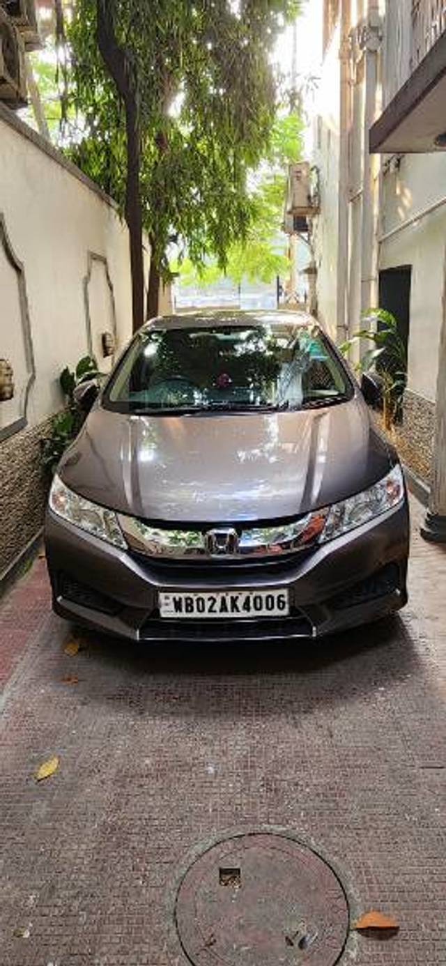 https://images10.gaadi.com/usedgaadi-sellcar/UsedCar/7c10c93c-b86c-4bd6-86fd-6fcfb3476399/b5108f5d-32fe-415f-8a87-08d1e053e0e2.jpg?imwidth=6400