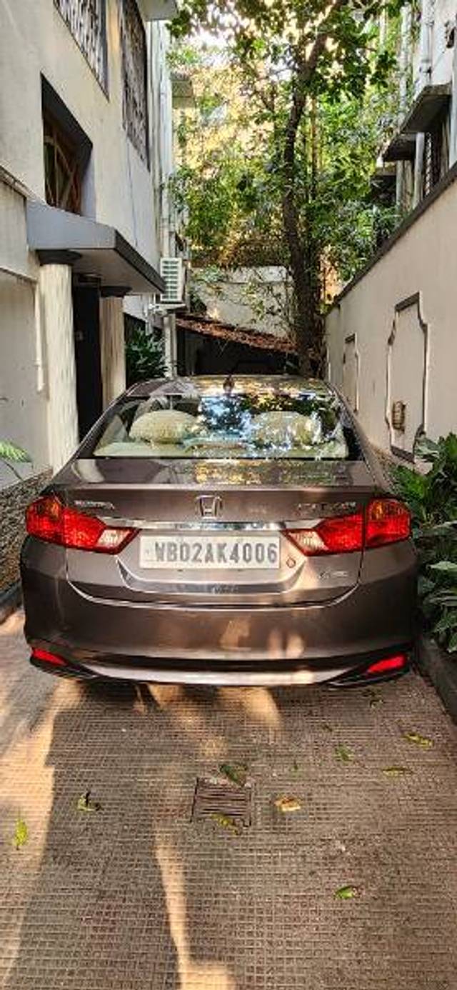 https://images10.gaadi.com/usedgaadi-sellcar/UsedCar/7c10c93c-b86c-4bd6-86fd-6fcfb3476399/be173fd9-d8b0-46df-805d-01d6a4b32781.jpg?imwidth=6401
