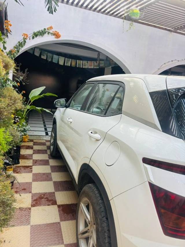 https://images10.gaadi.com/usedgaadi-sellcar/UsedCar/7c4bab75-6254-43f8-8f93-17f960b50fdd/447e0ebc-43b0-4378-83b8-073fd2093ec6.jpeg?imwidth=6401