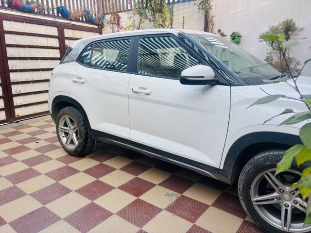 https://images10.gaadi.com/usedgaadi-sellcar/UsedCar/7c4bab75-6254-43f8-8f93-17f960b50fdd/82837dc7-6b13-44e1-a74e-845d4c546515.jpeg?imwidth=6400