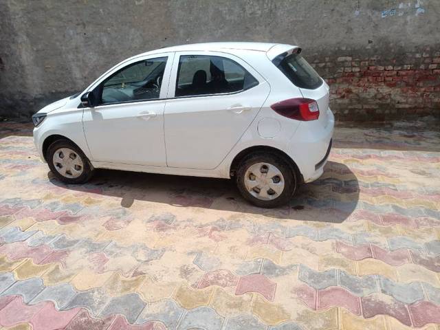 https://images10.gaadi.com/usedgaadi-sellcar/UsedCar/7c52732a-dc95-4b2c-8bb2-ff7fca3864c4/95f6c156-76c2-41ca-b5c9-0e83c0239ff7.jpg?imwidth=6400