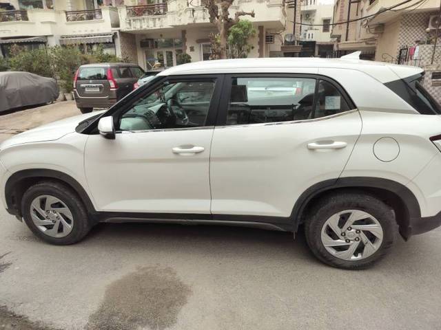 https://images10.gaadi.com/usedgaadi-sellcar/UsedCar/7c60801f-392d-4d12-bed6-2232210ca2a5/b594d299-7886-44b7-928b-ccc124f629e7.jpg?imwidth=6402