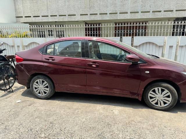 https://images10.gaadi.com/usedgaadi-sellcar/UsedCar/7c6588b4-e118-45f8-9266-2f4586c2b39d/3c1a65a7-de34-4205-bc34-19c664667000.jpeg?imwidth=6400