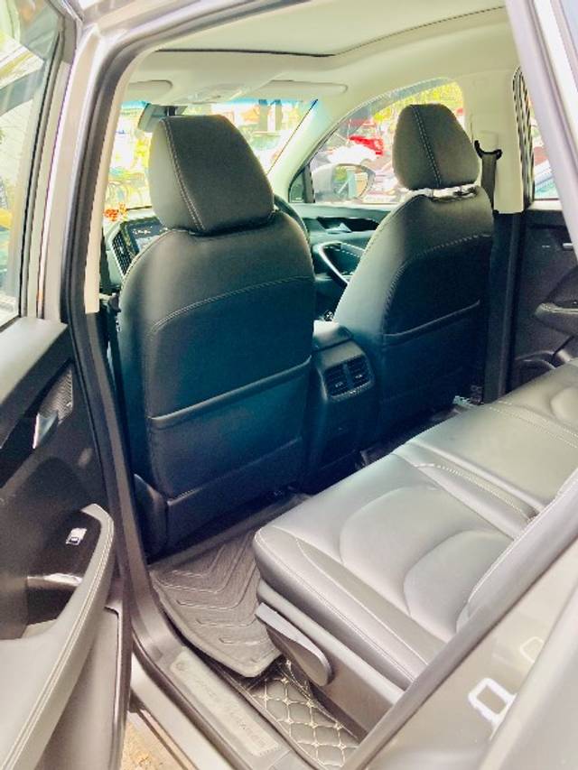 https://images10.gaadi.com/usedgaadi-sellcar/UsedCar/7c67b8a1-82de-4cc0-b17a-f53e901951e7/8582bd28-1740-4ac3-9ec4-3b498acd0449.jpeg?imwidth=6401