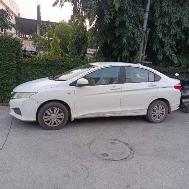 https://images10.gaadi.com/usedgaadi-sellcar/UsedCar/7c6a215e-b454-4de9-a66c-7fe6287dce0b/9972a6db-b409-4d16-952d-64b22907693a.jpg?imwidth=6400