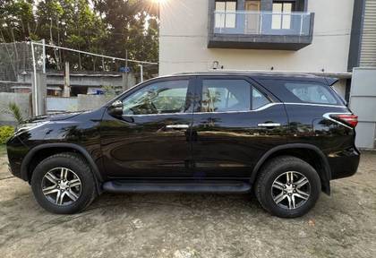 Toyota Fortuner 4X2 Diesel AT Toyota Fortuner 4X2 Diesel AT