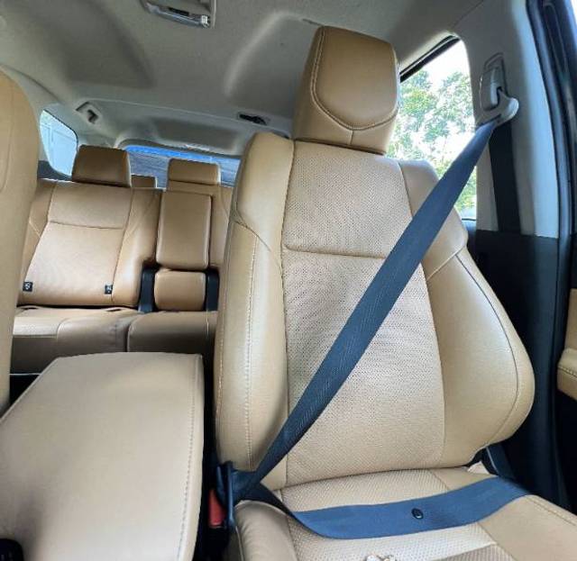 https://images10.gaadi.com/usedgaadi-sellcar/UsedCar/7c6fdc0d-14d2-43b0-9636-8f74dfa2b8cb/8afbf022-2b39-49ff-9d3a-68ce8fdbece5.jpg?imwidth=6402