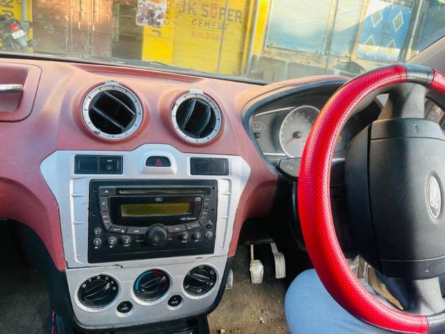 https://images10.gaadi.com/usedgaadi-sellcar/UsedCar/7c892a22-fec0-4f25-9baf-62e6521f1484/1213bd01-f5bc-4883-bbec-fe6b49b52446.jpg?imwidth=6402
