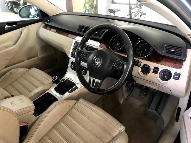 https://images10.gaadi.com/usedgaadi-sellcar/UsedCar/7ca0f4e7-ea5f-4450-9f59-9b4d3869ef45/26247447-b225-4c69-9e2b-55b6285bce01.jpg?imwidth=6401