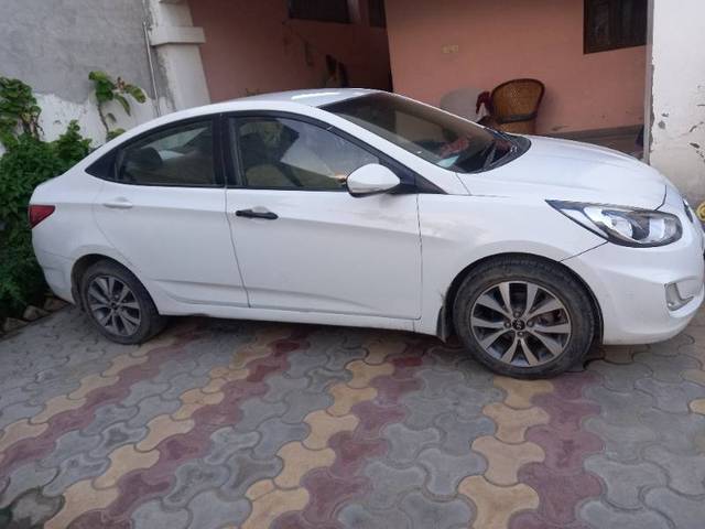 https://images10.gaadi.com/usedgaadi-sellcar/UsedCar/7d16054f-61ff-4283-aaec-7dced2712359/6111e650-f12b-4e2b-bedd-f5f9a2434ad1.jpg?imwidth=6401