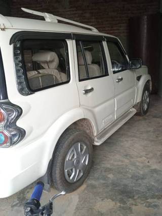 Mahindra Scorpio 2014-2022 Mahindra Scorpio S4 Plus