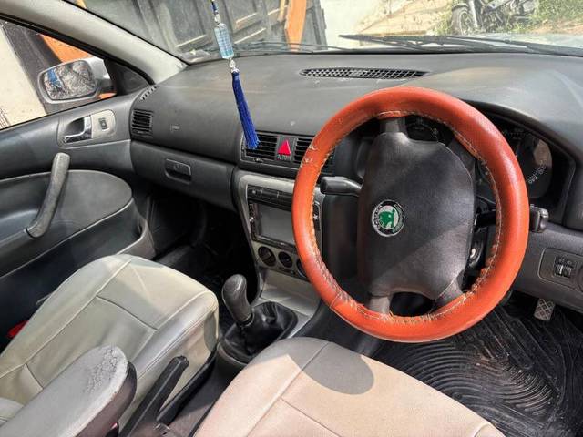 https://images10.gaadi.com/usedgaadi-sellcar/UsedCar/7db858ef-5e60-4578-ae44-041dde1be341/bdc32122-2896-4aca-937b-760477efda43.jpg?imwidth=6402