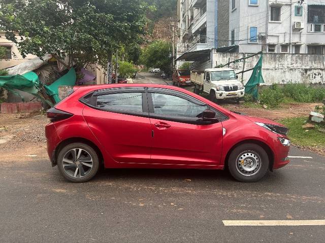 https://images10.gaadi.com/usedgaadi-sellcar/UsedCar/7e410720-9618-421d-be56-8d00b56c602b/211d99fc-6497-4d0e-9444-bc87e5115750.jpeg?imwidth=6401