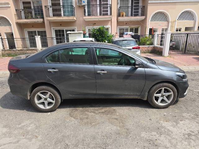 https://images10.gaadi.com/usedgaadi-sellcar/UsedCar/7e6cc21b-ab10-4bb3-9657-0a48889cf55a/d2a6b9bc-77dd-4b84-b5ba-387ed84522ab.jpg?imwidth=6401